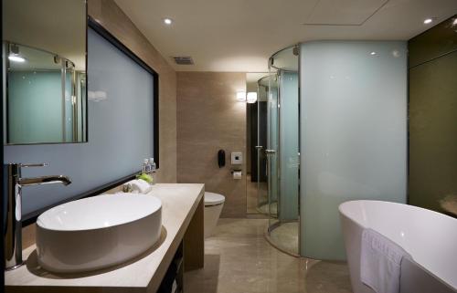 room detail thumbnail 2