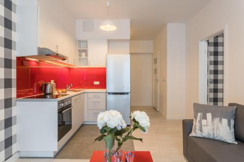 One-Bedroom Apartment image 5