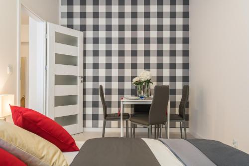 One-Bedroom Apartment image 7