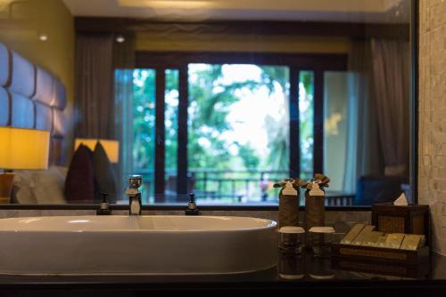 Bathroom, Nora Beach Resort & Spa in Koh Samui