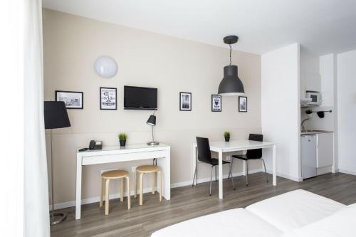 Residencia Universitaria Resa Campus del Mar Room Type - Executive Family Studio (2 adults + 2 children)