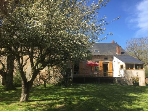 Maisons de vacances Holiday Home in Gacogne with Garden Terrace Barbecue