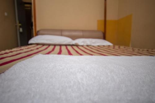 La Grand Chez Johnson Hotel Muyenga - Tap to explore photos