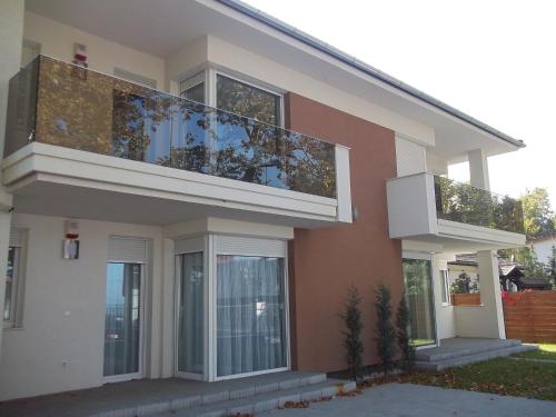  Néri Apartman, Pension in Siófok