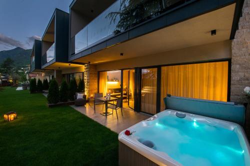 2 bedrooms, 5 beds