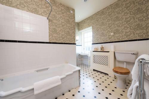 Cavens Country House - image 7