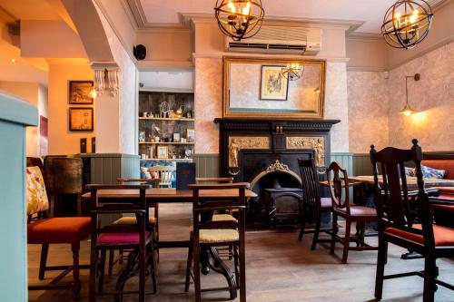 bar/salon, City Gate in Exeter Central