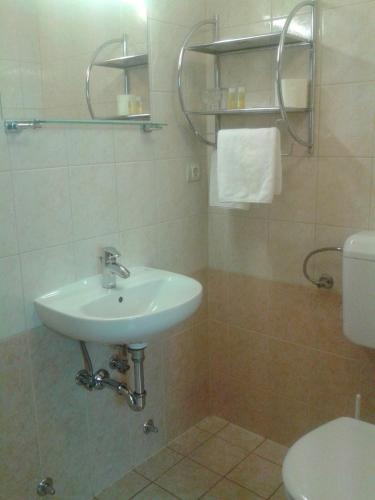 Guesthouse Jersin - image 14