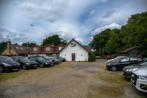 Little Foxes Hotel & Gatwick Airport Parking - image 2