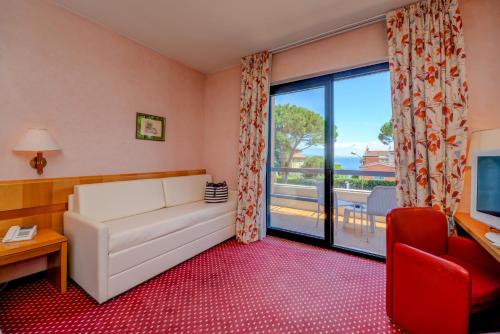 Hotel Oliveto Room Type - Triple Room with Lake View Hotel Oliveto Room Type - Triple Room with Lake View