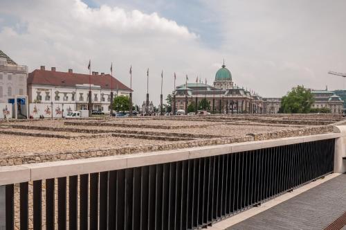 Castle Suite - image 10