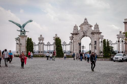 Castle Suite - image 6