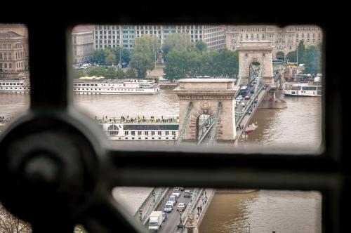 Castle Suite - image 11