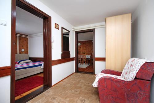 One-Bedroom Apartment image 10