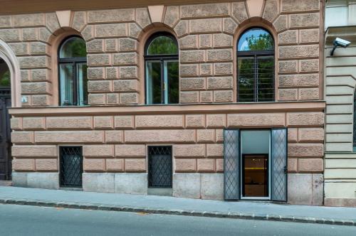 Castle Suite - image 2