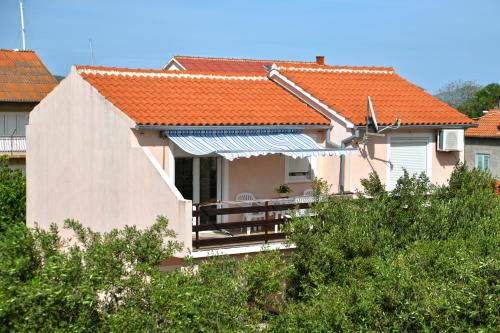 2 bedrooms, 4 beds