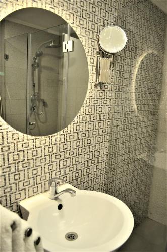 paamonim hotel jerusalem