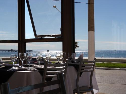 Restaurant, Costanera Hotel in Puerto Madryn
