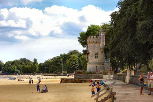 Beach, Grantham House in Ryde North East