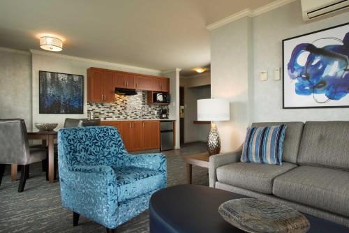 Chateau Victoria Hotel & Suites in Victoria, Canada