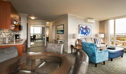 Chateau Victoria Hotel & Suites in Victoria, Canada