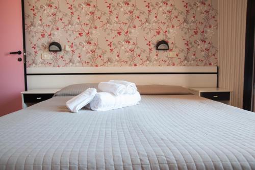 Double or Twin Room image 4