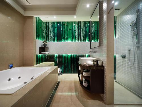 room detail thumbnail 2