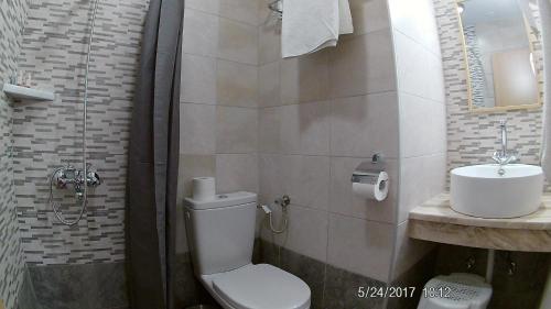 Double Room image 7
