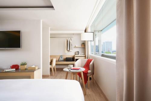 room detail thumbnail 1