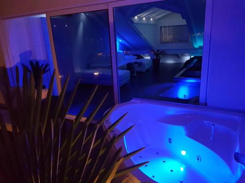  Jacuzzi Penthouse Apartment in Matulji