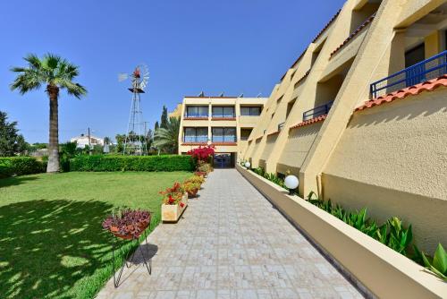 Napa Prince Hotel Apts - image 14