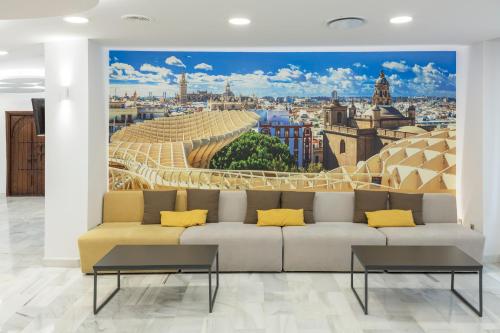 Shared lounge/TV area, Bellavista Sevilla in Seville