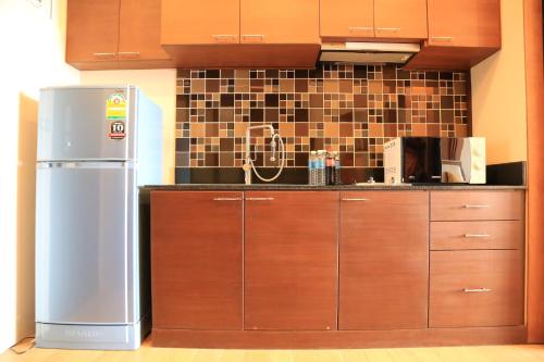 ซี แอนด์ สกาย คอนโดมิเนียม รูม 406 ( Sea and Sky Condominium Room #406 )