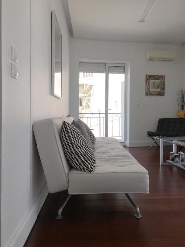 Mind-blowing Acropolis View Apt - image 8