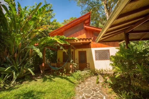 Exterior view, Hotel Casa Merlin in Puerto Viejo de Talamanca