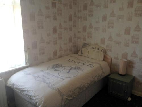 Liverpool Airport Rooms near Tourist Information Centre