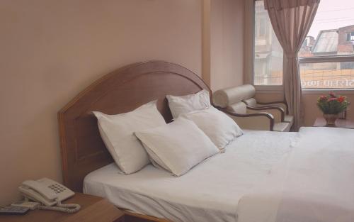 Deluxe Double Room (2 Adults + 1 Child) image 10