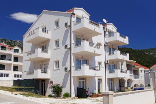 Entree, Vespera Apartments in Brac Island