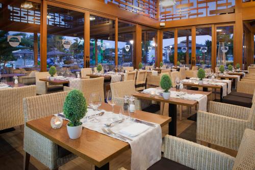 Elba Lanzarote Royal Village Resort - image 12