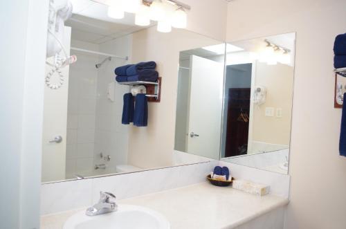 Causeway Bay Hotel Stop at Causeway Bay Hotel to discover the wonders of Fernie (BC). Offering a variety of facilities and services, the hotel provides all you need for a good nights sleep. All the necessary facilities