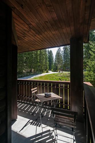 One-Bedroom Apartment with Balcony