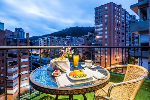 陽台/露台, 羅薩萊斯廣場酒店 (Hotel Rosales Plaza) in 查皮內羅（商業住宅區）