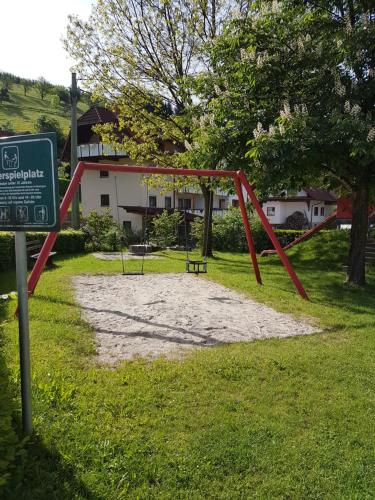 ملعب للأطفال, Ferienwohnung am Siegelbächle mit E-Bikes Vermietung (Ferienwohnung am Siegelbachle mit E-Bikes Vermietung) in Gutach im Breisgau
