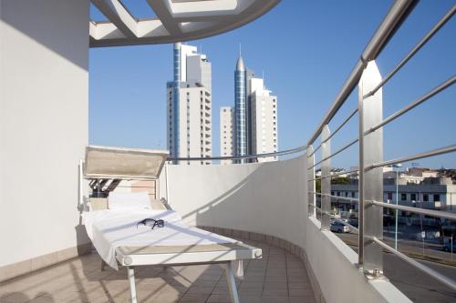 2 bedrooms, 4 beds