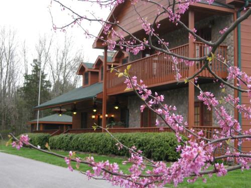 Berry Springs Lodge