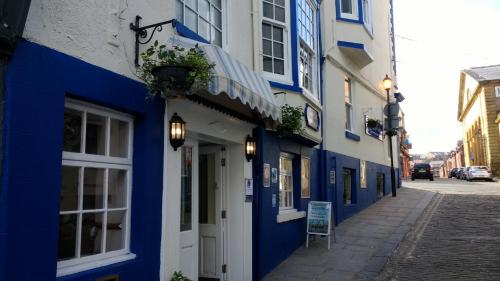 Blands Cliff Lodge - main image