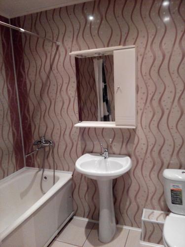Apartment on Vozrozhdeniya - image 2