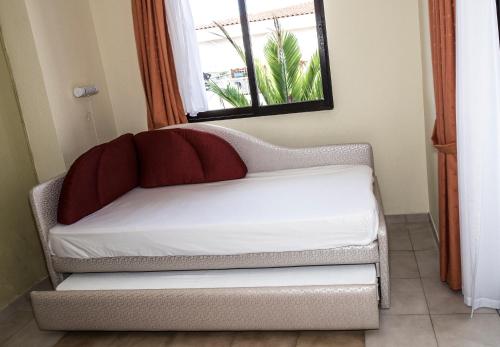 Dionisos Palms Apartments - Photo 2