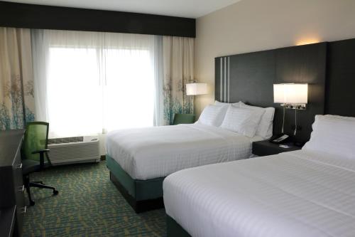 Holiday Inn Express & Suites - Hendersonville SE - Flat Rock, an IHG Hotel