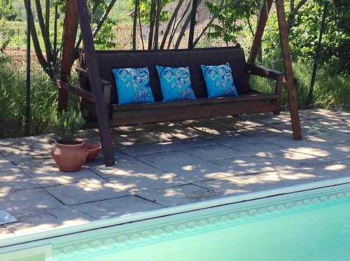 Peldbaseins, Domaine Charente Glamping Familyroom Le Jardin with external toilet & shower house & outdoor kitchen in Saint-Claud